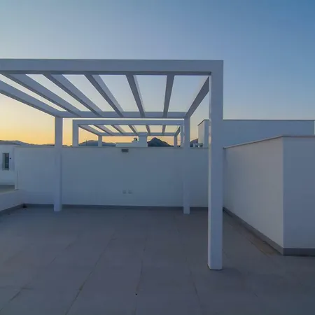 Brand New 3 Bedroom Penthouse In Belaire With Solarium, Terrace And Pools Lägenhet