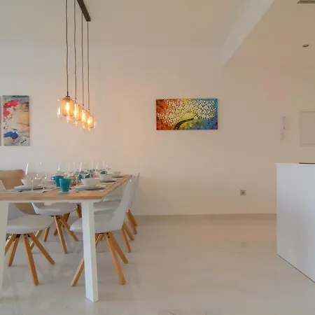 Brand New 3 Bedroom Penthouse In Belaire With Solarium, Terrace And Pools Lägenhet Estepona