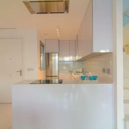 Brand New 3 Bedroom Penthouse In Belaire With Solarium, Terrace And Pools Lägenhet Estepona